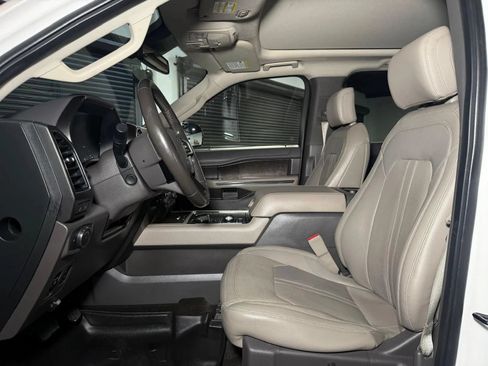 Used 2018 Ford Expedition Limited w/ Equipment Group 301A AWD/4WD image 32