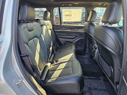 New 2025 Jeep Grand Cherokee Limited w/ Black Appearance Package image 14