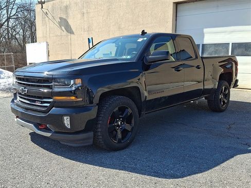Used 2018 Chevrolet Silverado 1500 LT w/ Redline Edition image 3