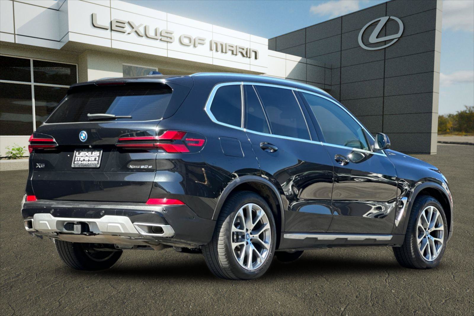 Used 2024 BMW X5 xDrive50e w/ Premium Package AWD/4WD image 9
