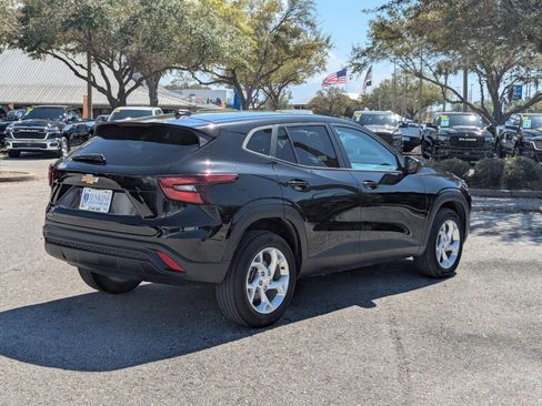 Used 2024 Chevrolet Trax LS w/ LS Convenience Package FWD image 9