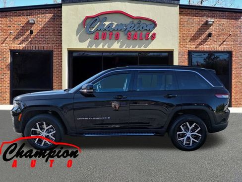 Used 2025 Jeep Grand Cherokee Limited AWD/4WD image 10