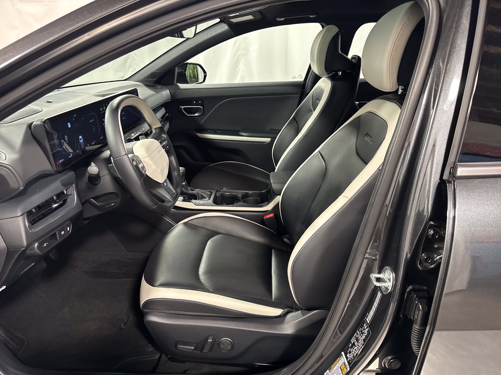 Used 2025 Kia K4 GT-Line w/ GT-Line Premium Package FWD image 3