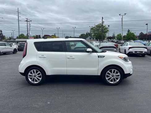 Used 2019 Kia Soul + FWD image 4