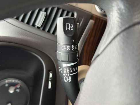 Used 2011 Hyundai Santa Fe GLS image 32