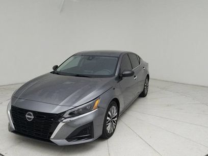Used 2024 Nissan Altima 2.5 SV