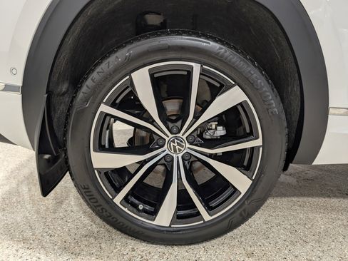 Used 2026 Volkswagen Atlas Cross Sport SEL Premium R-Line image 11