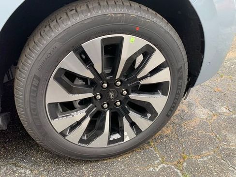 New 2025 Ford Expedition Platinum w/ Driver's Package image 25