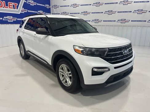 Used 2023 Ford Explorer XLT w/ Equipment Group 202A RWD image 8