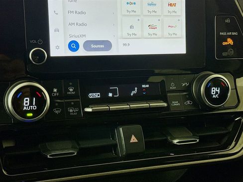 Used 2023 Toyota Highlander LE image 13