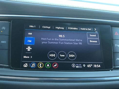 Used 2023 Buick Enclave Premium AWD/4WD image 6