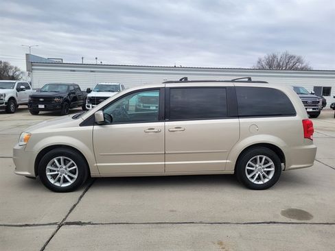 Used 2014 Dodge Grand Caravan SXT image 6