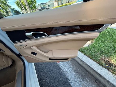 Used 2015 Porsche Panamera S RWD image 32