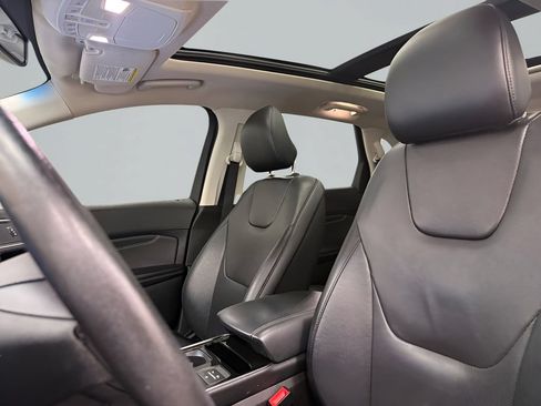 Used 2019 Ford Edge Titanium w/ Equipment Group 301A FWD image 10