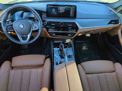 Certified 2023 BMW 530e image 29