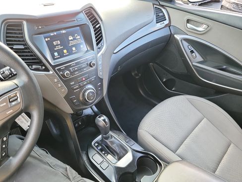 Used 2018 Hyundai Santa Fe SE image 15