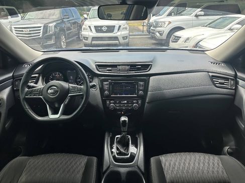 Used 2020 Nissan Rogue SV FWD image 17
