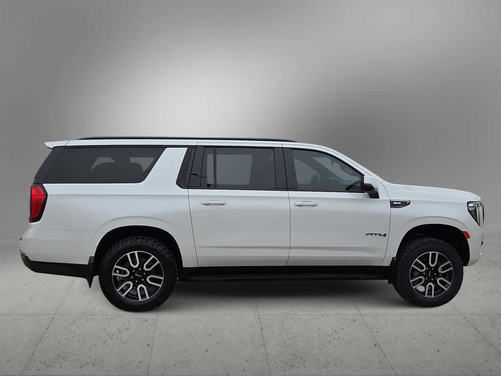 Used 2021 GMC Yukon XL AT4 AWD/4WD image 9