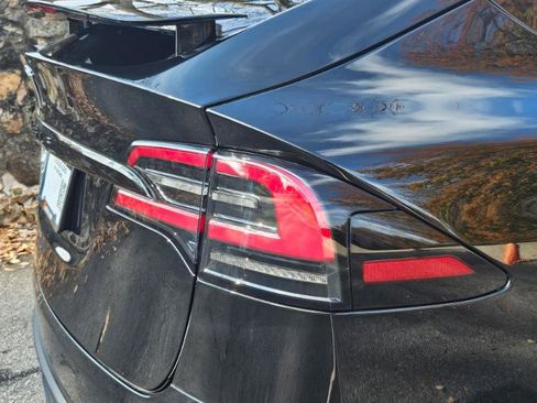 Used 2022 Tesla Model X image 29