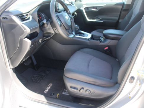 Used 2019 Toyota RAV4 XLE w/ Convenience Package FWD image 11