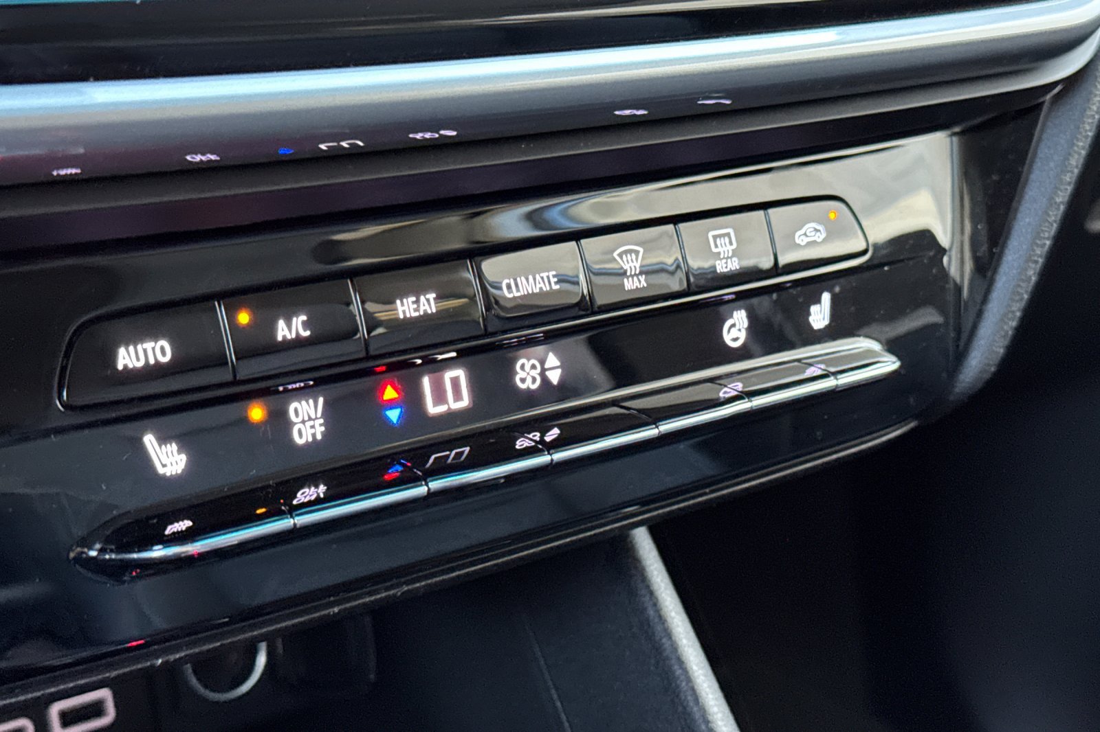 Used 2023 Chevrolet Bolt LT w/ Infotainment Package FWD image 22