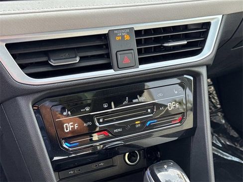 New 2025 Volkswagen Taos SE image 18