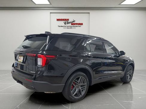 Used 2025 Ford Explorer ST-Line w/ ST-Line Street Pack AWD/4WD image 5