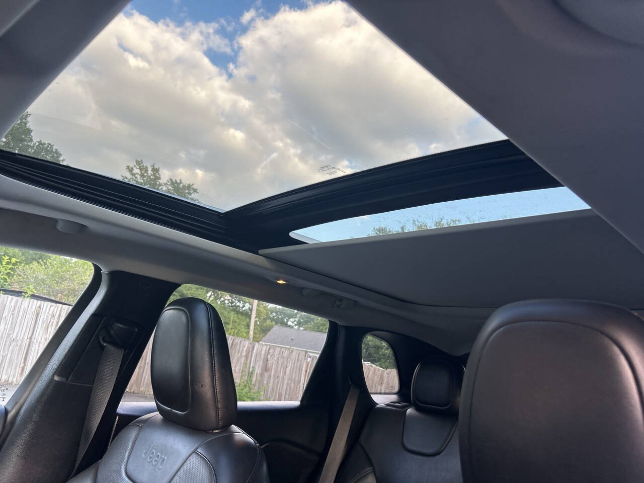 Used 2019 Jeep Cherokee Limited FWD image 13
