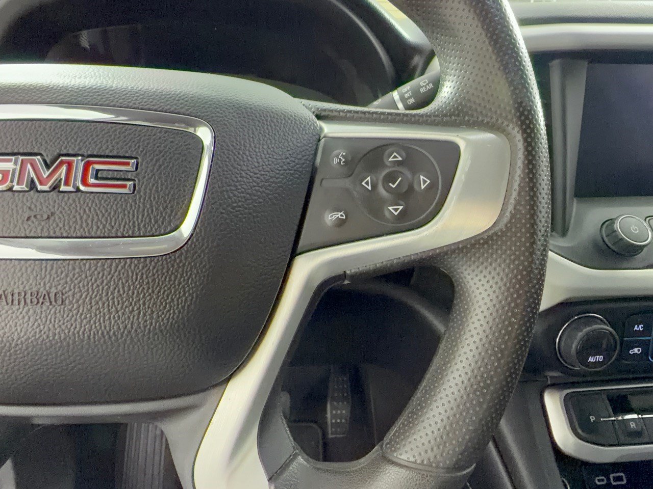 Used 2023 GMC Acadia SLE w/ Elevation Edition FWD image 19
