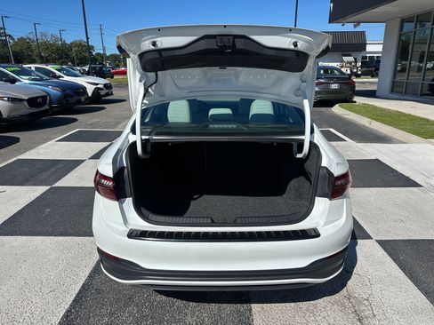Used 2024 Volkswagen Jetta SE w/ Panoramic Sunroof Package FWD image 8