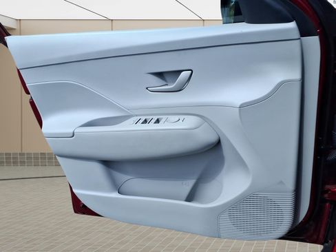 Used 2025 Hyundai Kona SEL FWD image 29