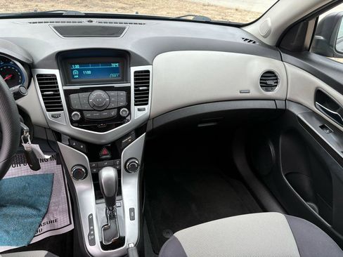Used 2014 Chevrolet Cruze LS image 38