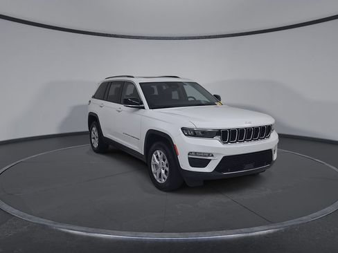 Certified 2023 Jeep Grand Cherokee Limited w/ Luxury Tech Group II AWD/4WD image 6