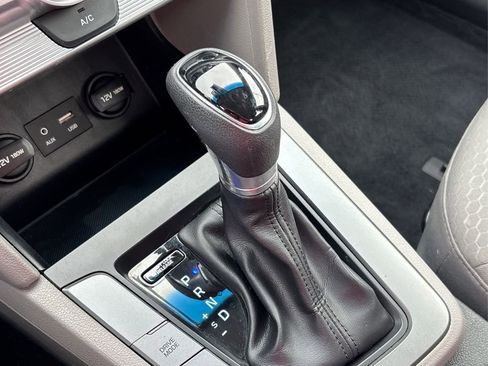 Used 2019 Hyundai Elantra SEL image 31