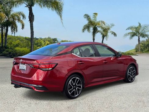 Used 2025 Nissan Sentra SR FWD image 4