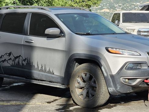 Used 2017 Jeep Cherokee Trailhawk w/ Comfort/Convenience Group AWD/4WD image 7