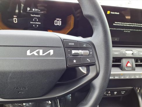 Used 2025 Kia K4 LXS image 18