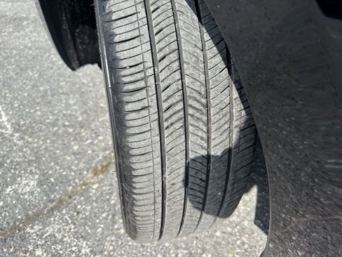 Used 2025 Nissan Versa SV image 27