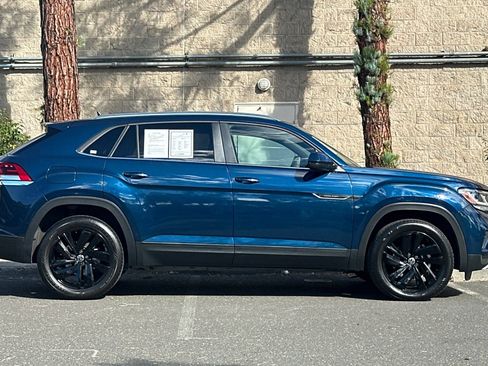 Used 2023 Volkswagen Atlas Cross Sport SE FWD image 2