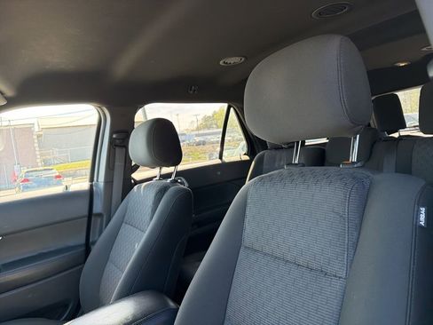 Used 2015 Ford Explorer XLT image 9