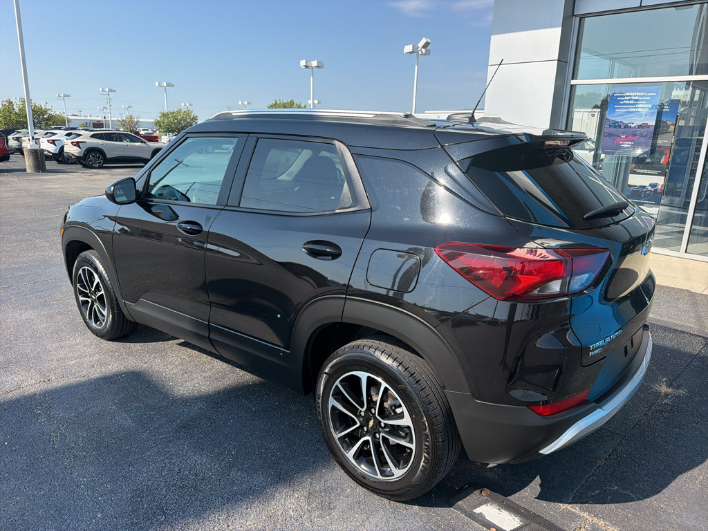 Used 2025 Chevrolet TrailBlazer LT AWD/4WD image 9
