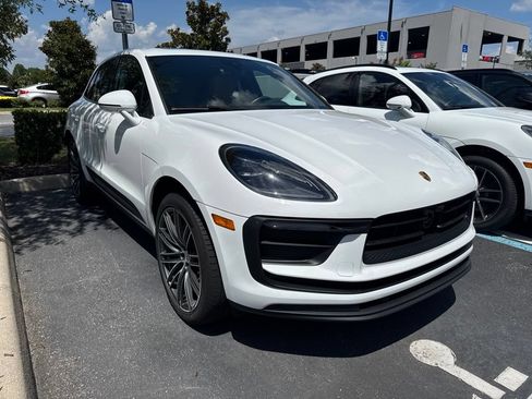 Certified 2026 Porsche Macan AWD/4WD image 4