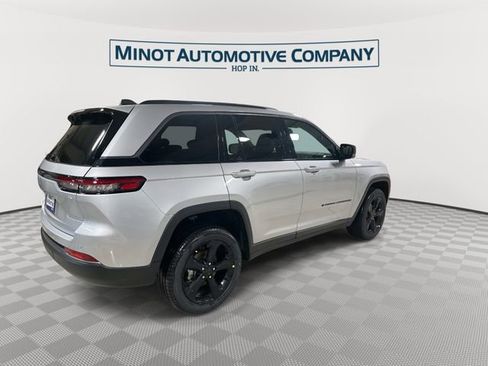 New 2026 Jeep Grand Cherokee Limited w/ Limited Altitude Package AWD/4WD image 8