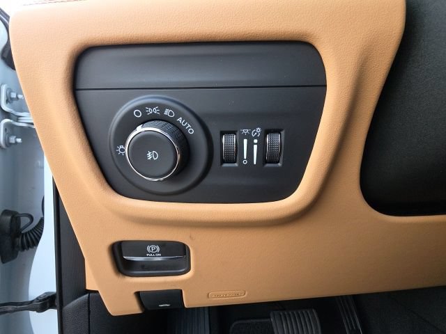 Used 2025 Jeep Grand Cherokee L Summit AWD/4WD image 26
