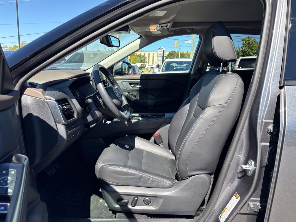 Used 2023 Nissan Rogue SL w/ SL Premium Package AWD/4WD image 13