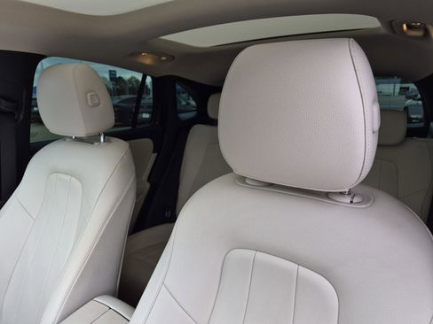 Used 2021 Mercedes-Benz GLA 250 4MATIC image 28