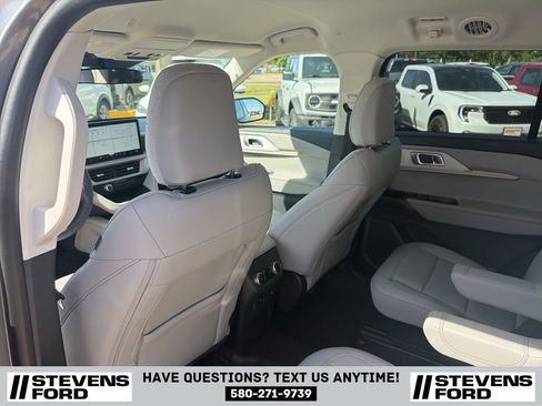 Used 2025 Ford Explorer Active w/ Active Comfort Package RWD image 33