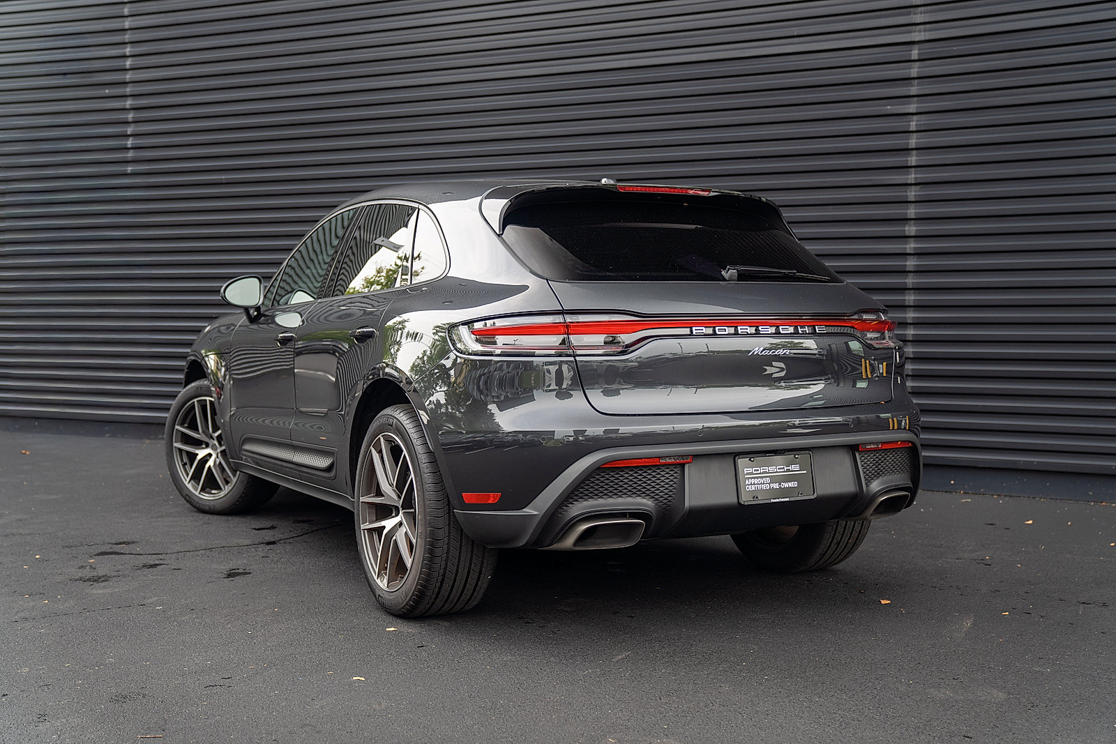 Used 2026 Porsche Macan AWD/4WD image 3
