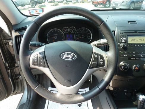 Used 2010 Hyundai Elantra SE FWD image 19