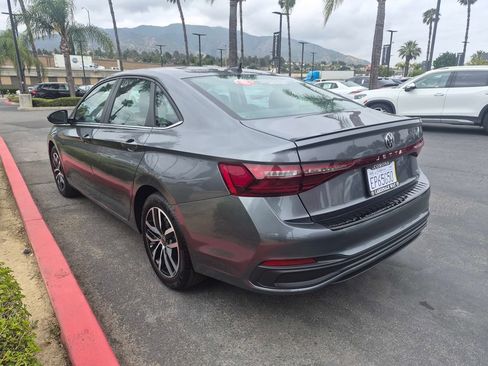 Used 2026 Volkswagen Jetta SE FWD image 6